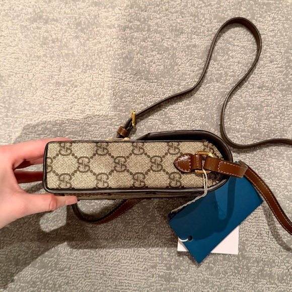 NEW Gucci Crossbody Phone Holder - Picture 9 of 9